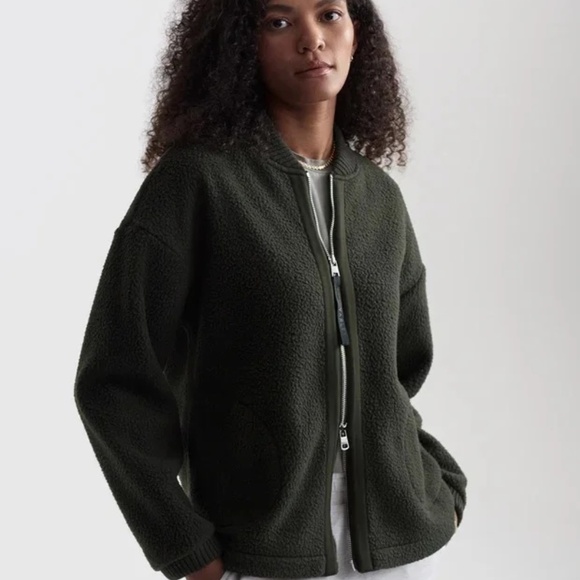 NWT Varley Willmont Patch Pocket Fleece in Dark Resin Green - Picture 3 of 6